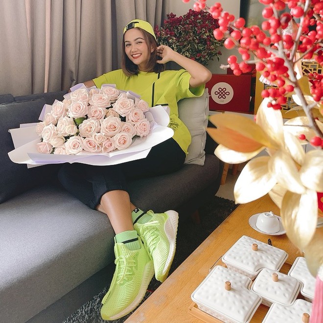 Mùa Valentine 2021 bội thu: Hết dàn sao nam đến Cao Thái Hà tuyên bố hẹn hò, H’Hen Niê lộ hint có tình mới hậu chia tay? - Ảnh 7.