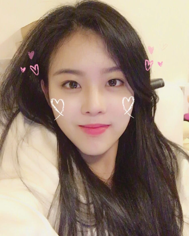 Hội nữ idol có chị em gái xinh như mộng: Chị Jisoo - Rosé (BLACKPINK) không kém minh tinh, em gái nữ thần lai YG gây bão - Ảnh 7.