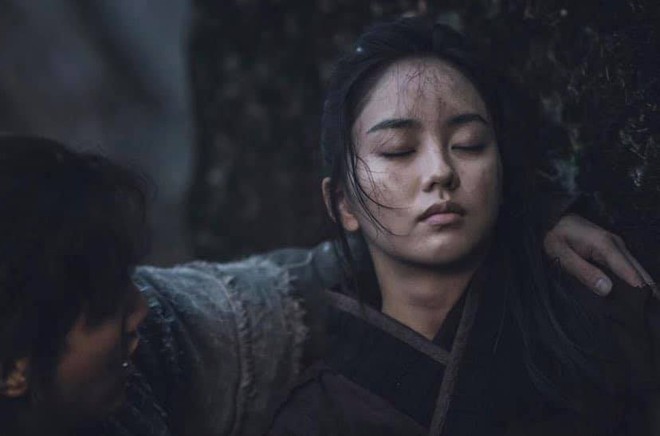 Sông Đón Trăng Lên mở màn bi tráng, Kim So Hyun lột xác ngoạn mục hoá sát thủ cực ngầu - Ảnh 4.