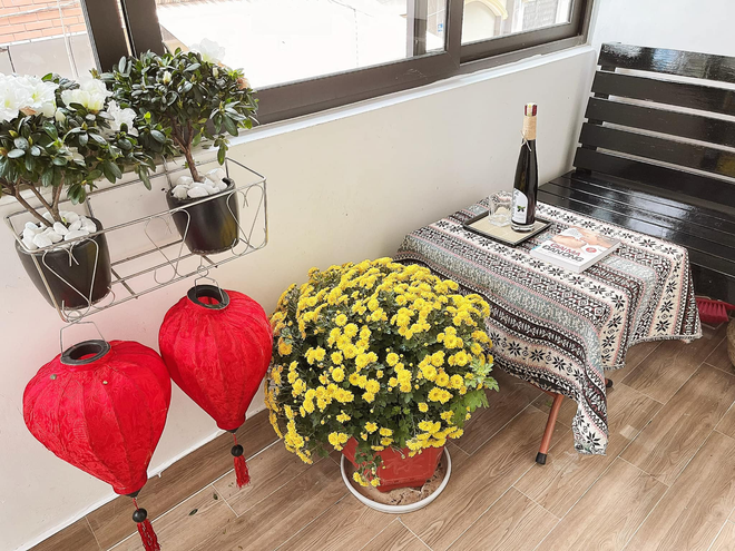 Mẹ đơn thân tự tay trang trí nhà dịp Tết cực đảm và khéo nhưng độ cưng xỉu của cô con gái mới giật spotlight - Ảnh 12.