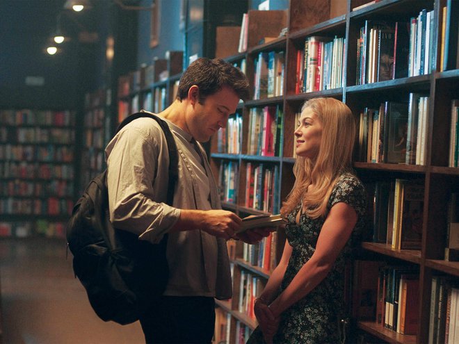 Mê mệt những nàng quái nữ gian xảo ở I Care A Lot và Gone Girl: Đừng coi thường những bông hồng lắm gai! - Ảnh 7.