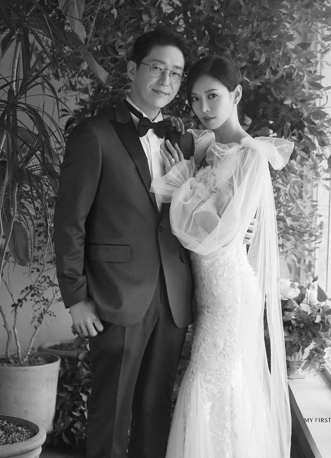 Couple hot nhất Penthouse tung ảnh cưới: Không phải màn khóa môi, body tuyệt mỹ của ác nữ Kim So Yeon mới là tâm điểm - Ảnh 6.