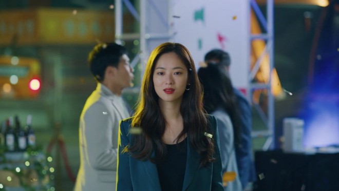 Vincenzo: Tưởng hành động giật gân ai ngờ hài muốn xỉu, Song Joong Ki mặt baby vẫn cân đẹp vai xã hội đen cực ngầu - Ảnh 9.