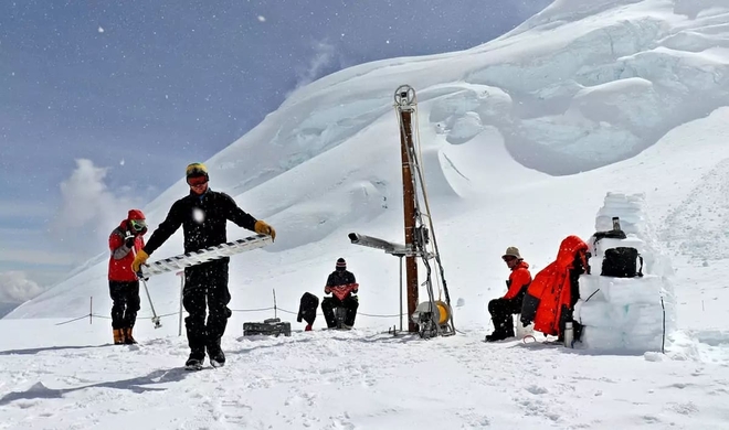 GoPro giúp các nhà khoa học tìm ra 12 loài động vật chưa từng được biết đến dưới lớp băng ở Nam Cực - Ảnh 1.