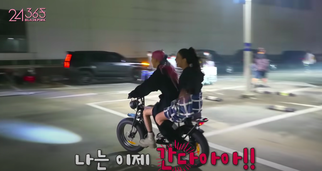 Rosé đèo Jisoo trên con xe y chang ảnh G-Dragon bị Dispatch tóm, hoá ra hẹn hò Jennie ở hậu trường quay MV Lovesick Girls? - Ảnh 6.