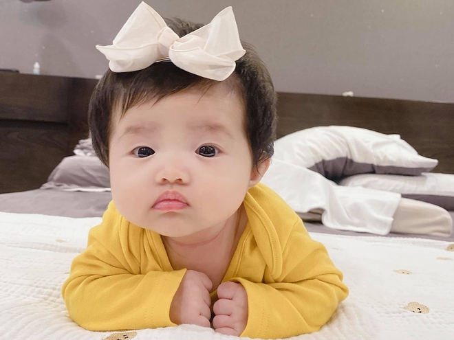 Đông Nhi lần đầu công bố loạt ảnh siêu cưng của con gái lúc 1 tuần tuổi, bé Winnie có cả tài khoản MXH riêng gây sốt - Ảnh 5.
