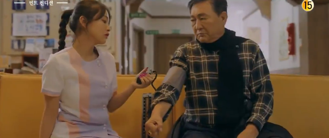 Sắm vai y tá mà mặc váy ngắn, biểu cảm khiêu gợi, Yeri (Red Velvet) bị ném đá tơi tả ngay phim đầu tay - Ảnh 1.