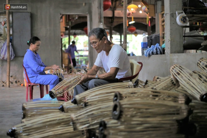 Làng làm lồng đèn truyền thống ở Hội An rộn ràng ngày giáp Tết - Ảnh 3.