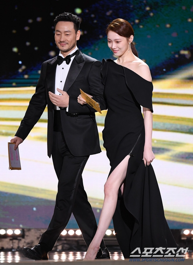 Đấu trường visual của dàn mỹ nhân ở Rồng Xanh 2020: Sohee khoe vòng 1 bức thở, Lee Sung Kyung át Han Hyo Joo vì chân... siêu dài - Ảnh 8.