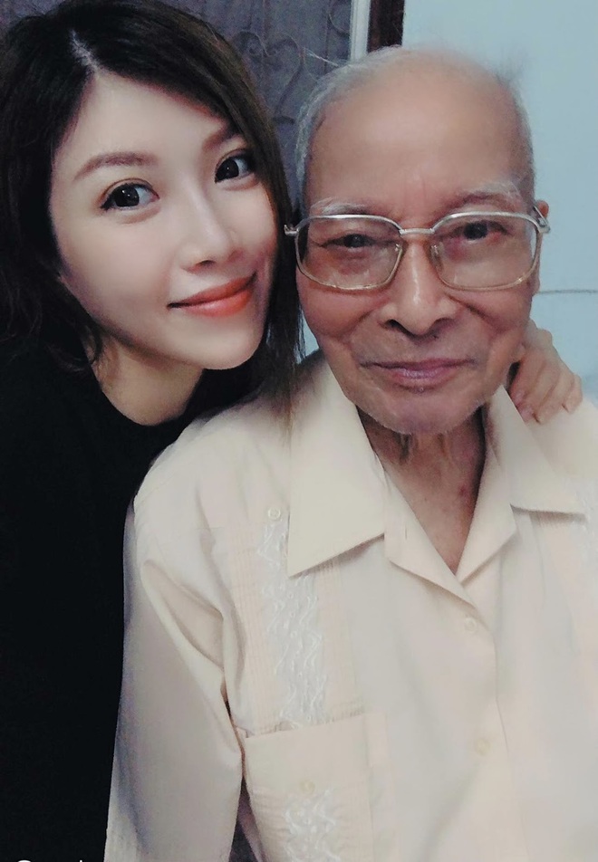 Vbiz có nữ ca sĩ gia thế trâm anh: Ông là Đại sứ lão thành, bố là giáo sư ngôn ngữ nổi tiếng, mẹ là nhà ngoại giao profile khủng - Ảnh 4.