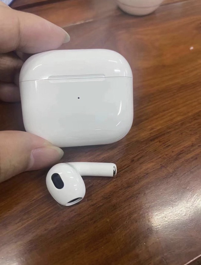 Lộ ảnh thực tế AirPods 3, khác xa những đồn đoán? - Ảnh 4.