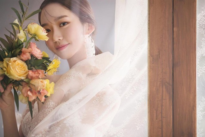 Sốc visual bộ ảnh rich kid xấc láo nhất Penthouse Han Ji Hyun hồi làm mẫu váy cưới: Xinh điên đảo, ở ngoài khác hẳn trên phim - Ảnh 7.