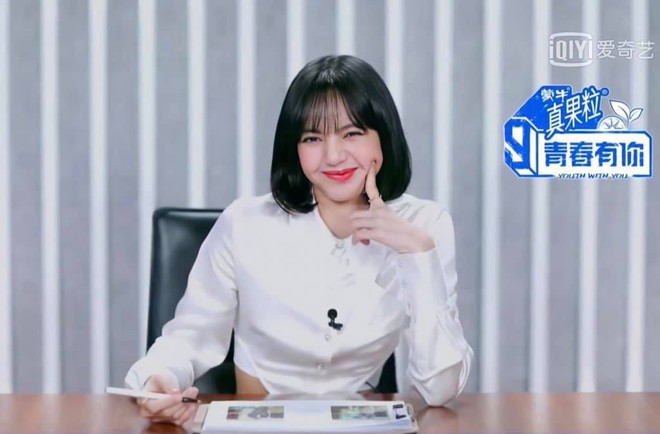 Lisa làm giám khảo giữa mùa dịch: Trang phục thiếu đa dạng, mạng lag, thị phạm đến kiệt sức - Ảnh 1.