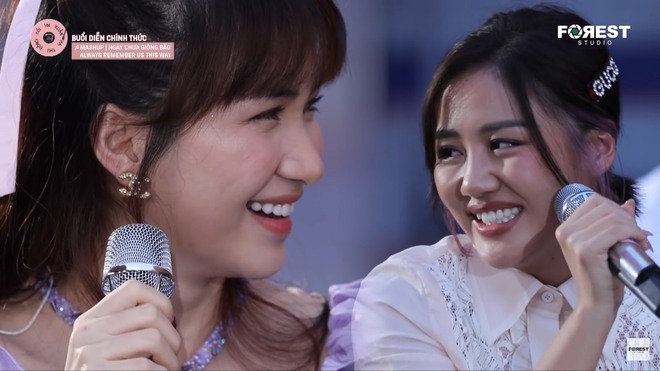Hòa Minzy được khen ngày càng nhẹ nhàng, tinh tế không còn những màn trưng trổ giọng lấn át đồng nghiệp - Ảnh 2.