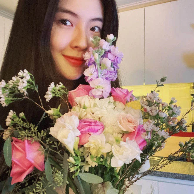 Nghi vấn Lee Sun Bin công khai khoe quà Valentine trắng của Lee Kwang Soo, sắp đám cưới hay gì? - Ảnh 2.