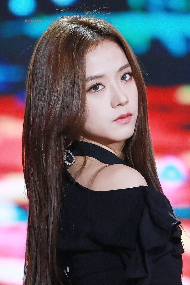 Đây là loạt ảnh giúp Jisoo (BLACKPINK) trở thành nữ thần đẹp nhất nhì Kpop - Ảnh 2.