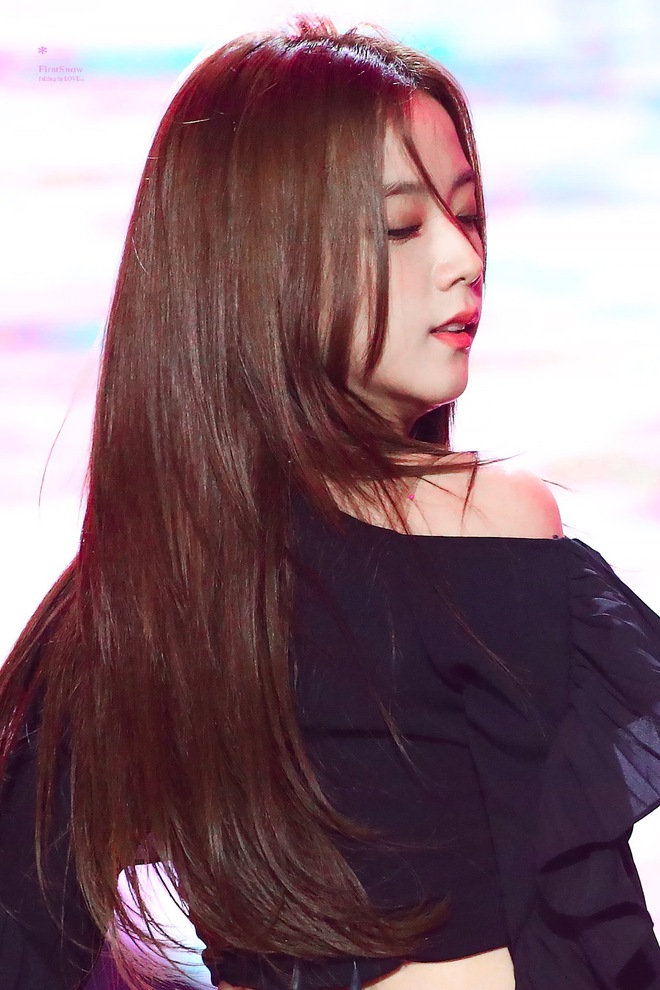 Sân khấu huyền thoại của Jisoo (BLACKPINK): Visual long lanh như nữ thần nhưng Knet chỉ dán mắt vào cơ bụng cực mlem - Ảnh 3.
