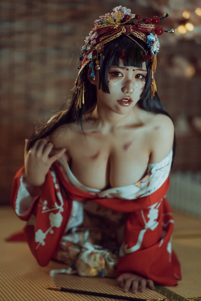 Bỏng mắt với những màn cosplay manga siêu nóng bỏng đến từ cosplayer sở hữu body sexy bậc nhất xứ Trung - Ảnh 2.