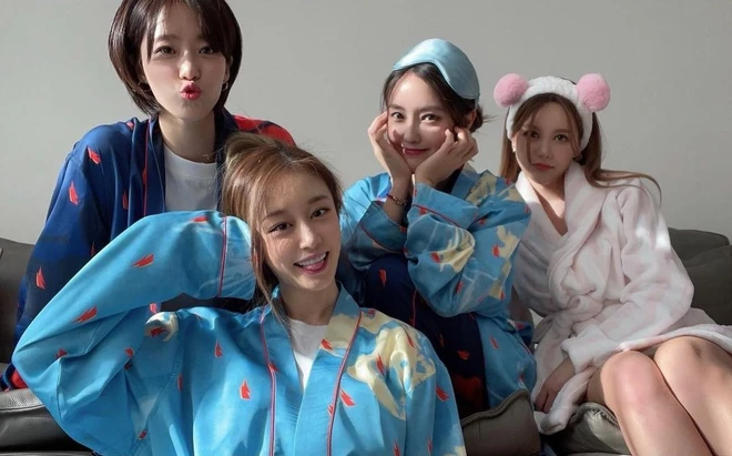 4 thành viên T-ara hội ngộ, Jiyeon tiết lộ chuyện giấu điện thoại vào áo lót vì bị cấm sử dụng - Ảnh 2.