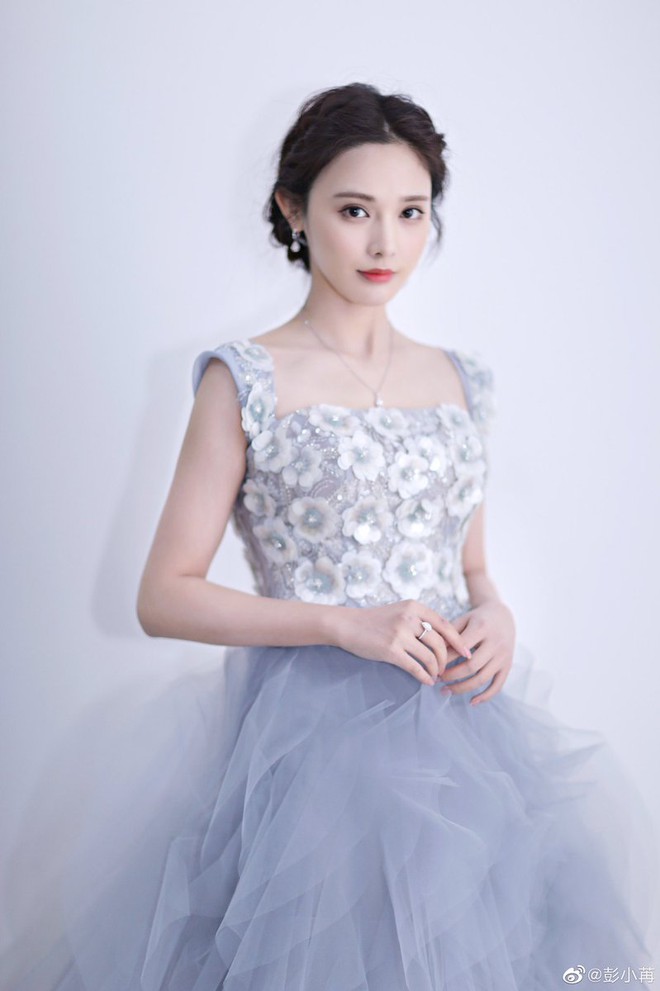 Mỹ nhân Hoa ngữ xu cà na nhất đầu năm 2021: Là thế thân cho Trịnh Sảng, bị bạn diễn nam phun khói thuốc vào mặt - Ảnh 1.
