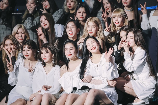 Hồi 2016, các thành viên Red Velvet đã là fan cứng của BLACKPINK, còn mặc áo tên fanclub lên sân khấu trình diễn như thật? - Ảnh 8.