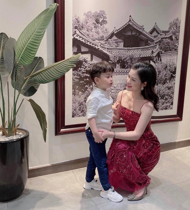 Việt Anh và vợ cũ hội ngộ mừng sinh nhật con trai, nhìn biểu cảm biết ngay tình trạng quan hệ sau ly hôn - Ảnh 3.