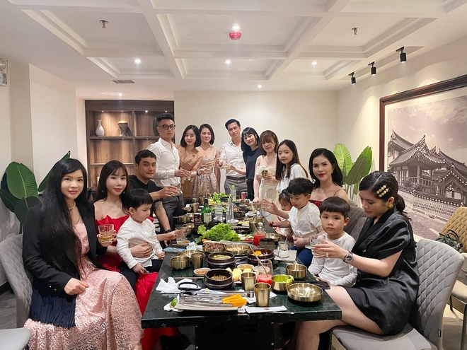 Việt Anh và vợ cũ hội ngộ mừng sinh nhật con trai, nhìn biểu cảm biết ngay tình trạng quan hệ sau ly hôn - Ảnh 4.