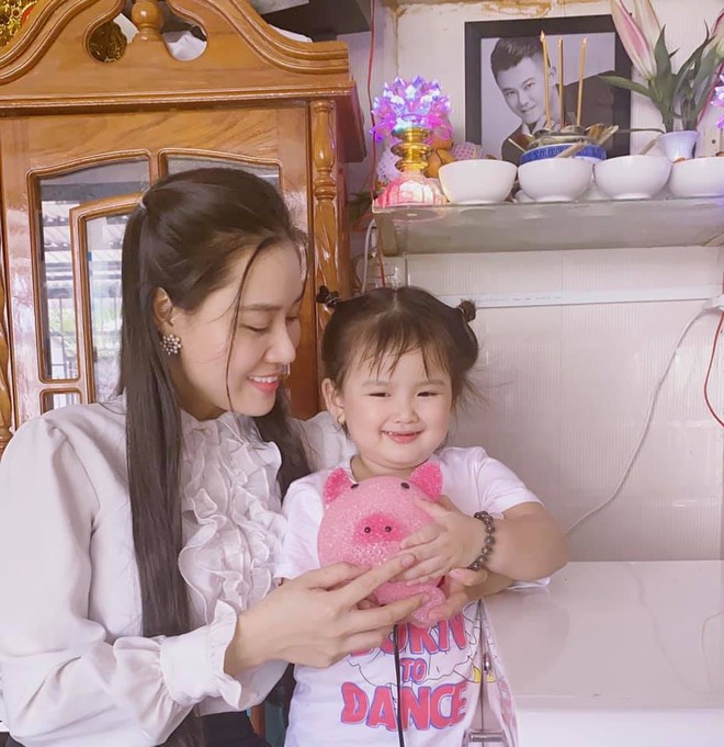 Con gái út đã nhận được kỷ vật cuối cùng của NS Vân Quang Long sau 100 ngày, nhìn nụ cười bên di ảnh mà xót xa - Ảnh 3.