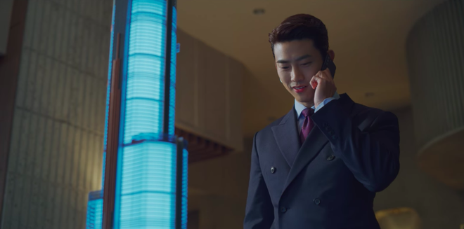 Song Joong Ki (Vincenzo) được dùng flagship mới của Samsung, nhưng netizen thắc mắc sao mafia mà lại tím lịm bánh bèo thế kìa? - Ảnh 2.