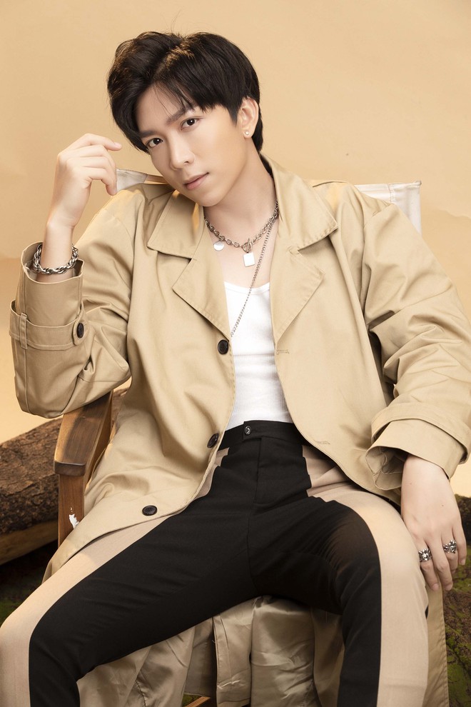 Chân dung chủ nhân top 1 trending YouTube đánh bại Đen Vâu - Binz: Người là chàng thơ của Hương Tràm, người từng cà khịa Sơn Tùng - Ảnh 3.