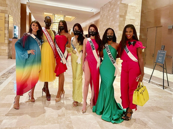 Khánh Vân diện váy xẻ cao đọ chân dài miên man bên dàn đối thủ Miss Universe, xoay 1 cú khiến dân tình “toát mồ hôi” - Ảnh 4.