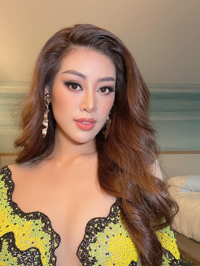 Khánh Vân diện outfit màu nổi, khẩu trang tua rua cực độc giúp nàng hậu ghi điểm, bùng nổ visual ngày 6 tại Miss Universe - Ảnh 8.