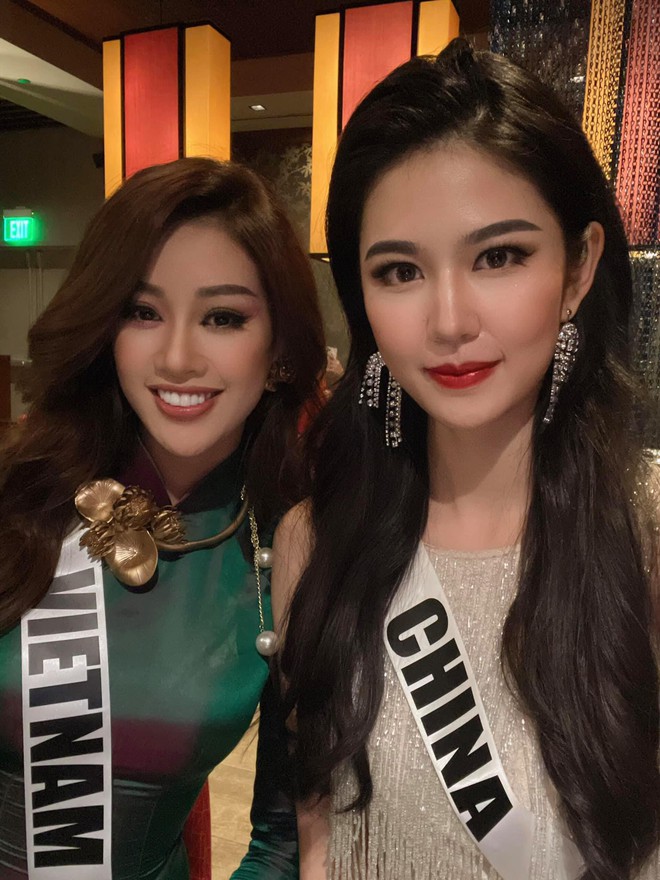 Khánh Vân gây sốt khi diện áo dài truyền thống ở Miss Universe, xinh nức nở đọ sắc với Hoa hậu xứ Trung trong 1 khung hình - Ảnh 7.