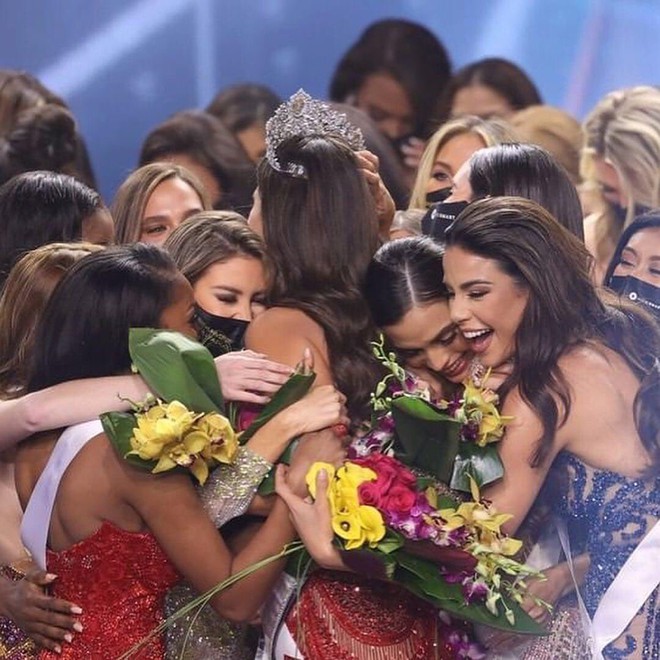 5 nàng hậu Miss Universe hội tụ tạo ra khung hình toàn đệ nhất mỹ nhân: Ai cũng visual đỉnh chóp, khó lòng phân thắng bại - Ảnh 9.