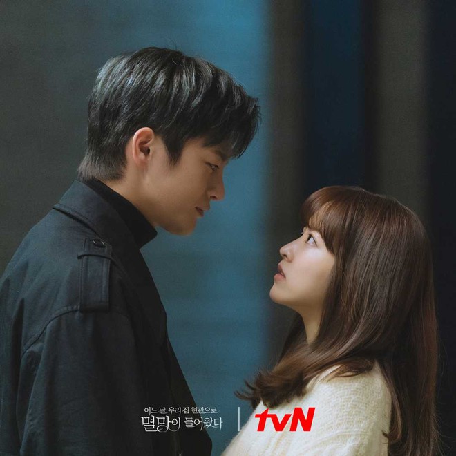 Kẻ Hủy Diệt Gõ Cửa Nhà Tôi: Park Bo Young thoát bóng Do Bong Soon, phim giống Goblin đấy nhưng sâu lắng hơn nhiều - Ảnh 8.