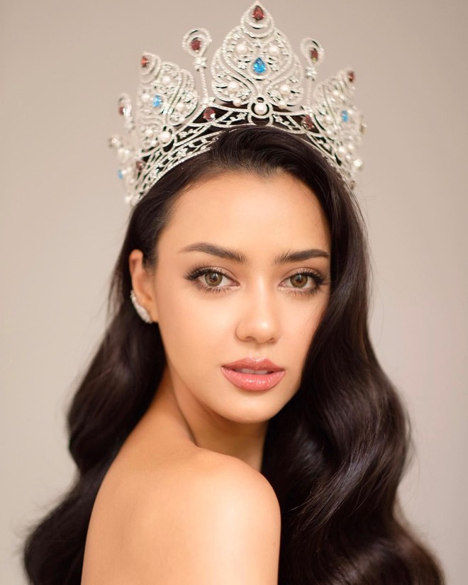 Drama hậu Miss Universe vẫn chưa hết: Sau Hoa hậu Thái Lan, đến đại diện của Myanmar và Indonesia bị tố bắt chước HHHV 2018 - Ảnh 6.