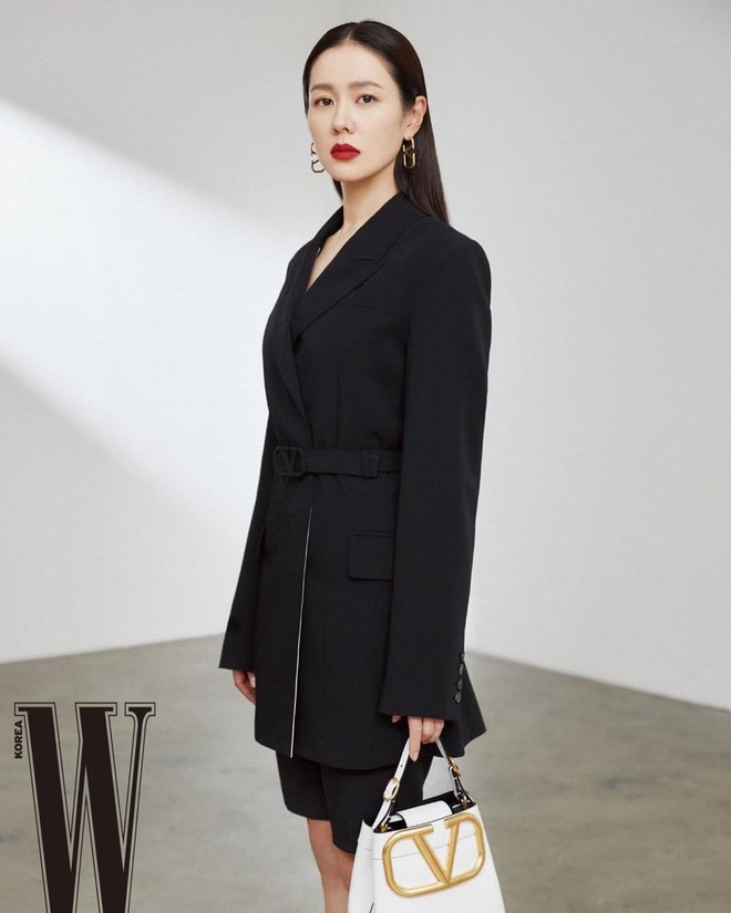 Son Ye Jin đổ bộ tạp chí với diện mạo lột xác quá khác lạ: Son đậm dừ chát nhưng sao visual vẫn đỉnh bất chấp thế chị đẹp? - Ảnh 4.