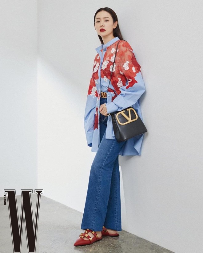 Son Ye Jin đổ bộ tạp chí với diện mạo lột xác quá khác lạ: Son đậm dừ chát nhưng sao visual vẫn đỉnh bất chấp thế chị đẹp? - Ảnh 7.