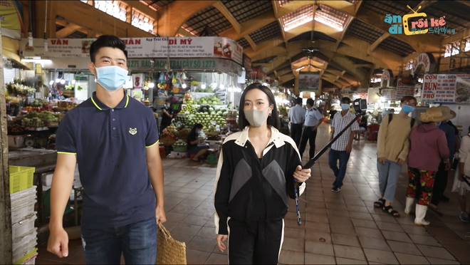 Cầu thủ Duy Mạnh, Hoa hậu Đỗ Thị Hà thi nhau trả giá giữa chợ Bến Thành - Ảnh 4.