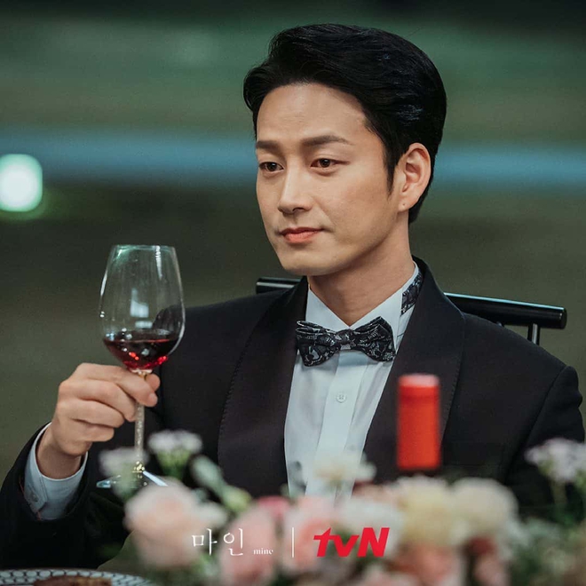 Gã chồng bệnh hoạn ở Mine - Lee Hyun Wook: Từ chàng trai trốn bố mẹ đi học diễn xuất đến ác nam bị ghét nhất nhì phim Hàn - Ảnh 10.