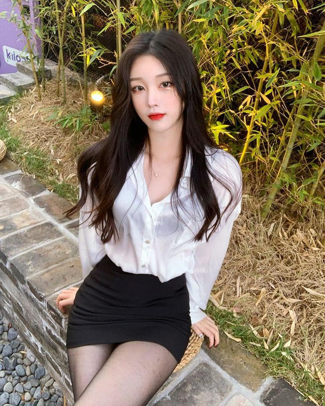 Không cần hở bạo, nữ streamer này vẫn khiến tất cả phải trầm trồ bởi nhan sắc lẫn body cực phẩm - Ảnh 3.