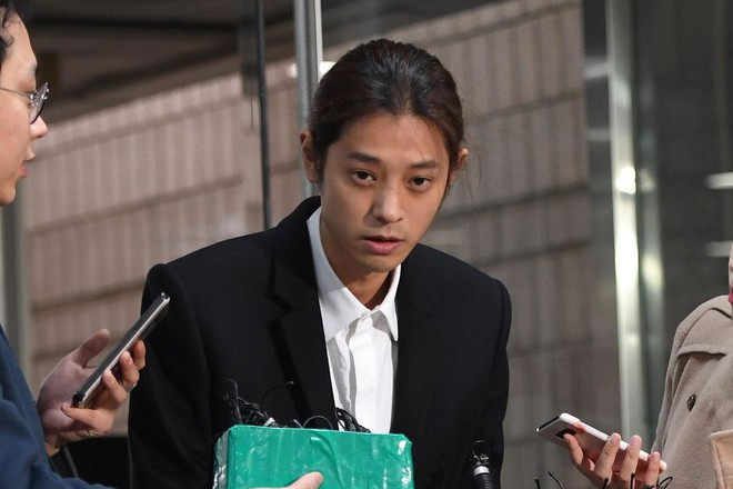 Biến mới Kbiz: Đang ngồi tù, Jung Joon Young bị bạn gái cũ đệ đơn lên hẳn Nhà Xanh tố làm trò đồi bại sau 5 năm huỷ kiện - Ảnh 2.