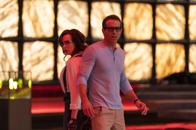Deadpool Ryan Reynolds cặp kè mỹ nữ Anh Quốc, sống đi chết lại trong siêu bom tấn chuyển kiếp ly kỳ - Ảnh 4.