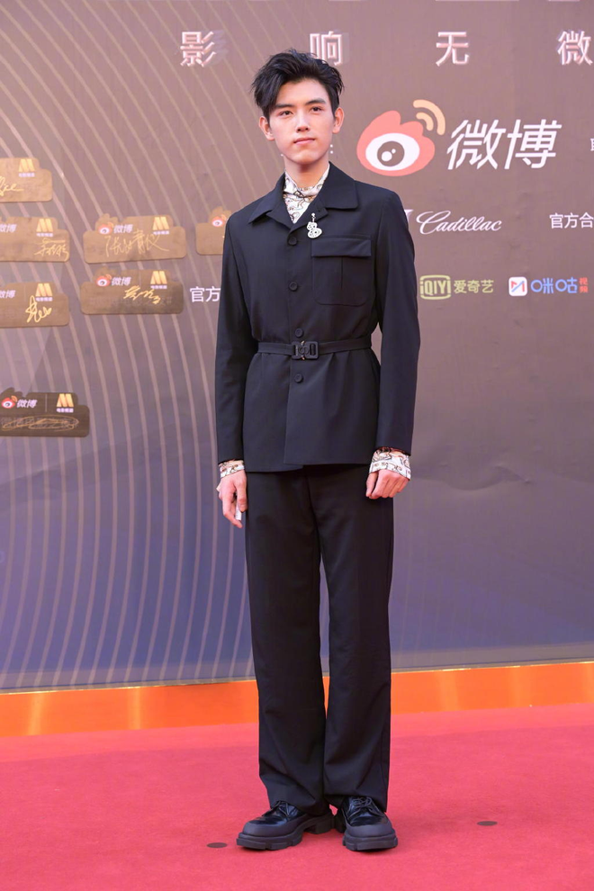 Thảm đỏ Đêm Điện ảnh Weibo: Âu Dương Na Na hoá tiên tử, đè bẹp Trương Quân Ninh già chát cùng dàn mỹ nhân - Ảnh 19.