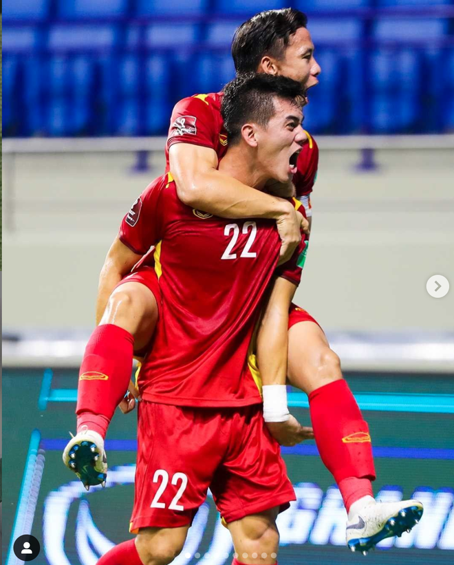 Instagram chính thức của FIFA đăng ảnh khoảnh khắc ăn mừng của đội tuyển Việt Nam, cộng đồng mạng Việt rần rần tự hào! - Ảnh 4.