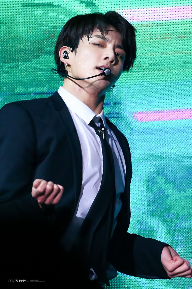 3 sân khấu đỉnh của chóp của Jungkook (BTS): Từ trưởng thành đến quyến rũ mlem mlem khiến ARMY đổ đứ đừ - Ảnh 5.