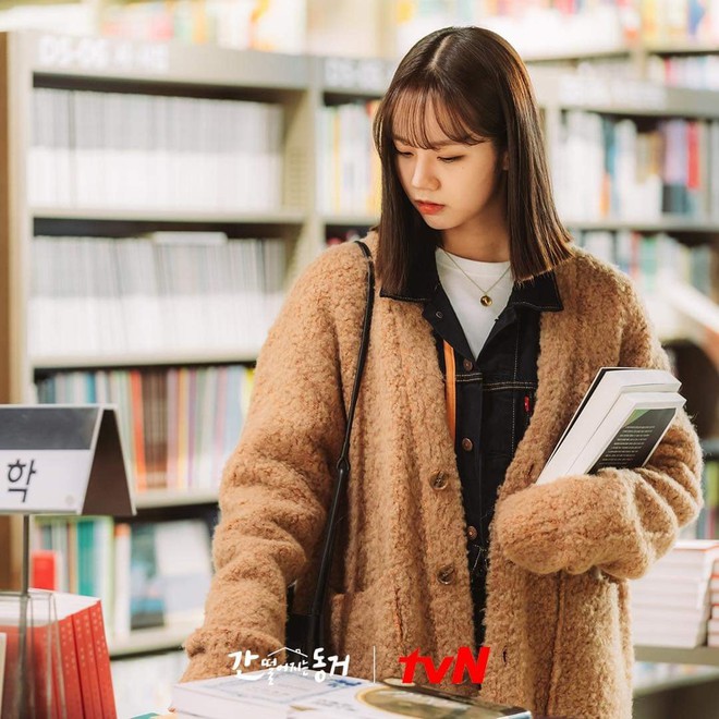 Duk Sun - Reply 1988 Hyeri hội ngộ crush đời đầu, khán giả chắc kèo Go Kyung Pyo là trùm phản diện rồi đây - Ảnh 2.