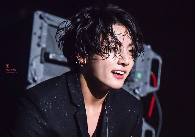 3 sân khấu đỉnh của chóp của Jungkook (BTS): Từ trưởng thành đến quyến rũ mlem mlem khiến ARMY đổ đứ đừ - Ảnh 12.