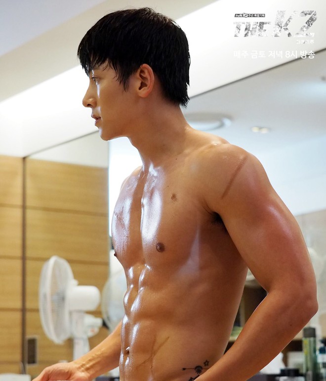 7 màn khoe body siêu mlem của nam thần màn ảnh Hàn, siêng cởi cỡ Park Seo Joon thì ai chịu cho nổi! - Ảnh 12.