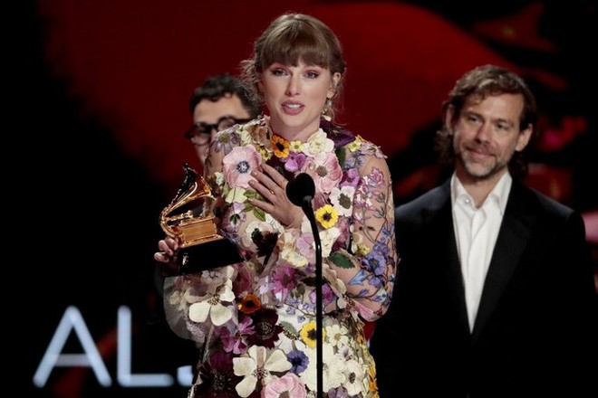 Vừa có tin đồn Taylor Swift hợp tác với 1 sao Kpop, fan đoán ngay là BLACKPINK vì biên đạo ruột có hành động quá đáng ngờ - Ảnh 11.